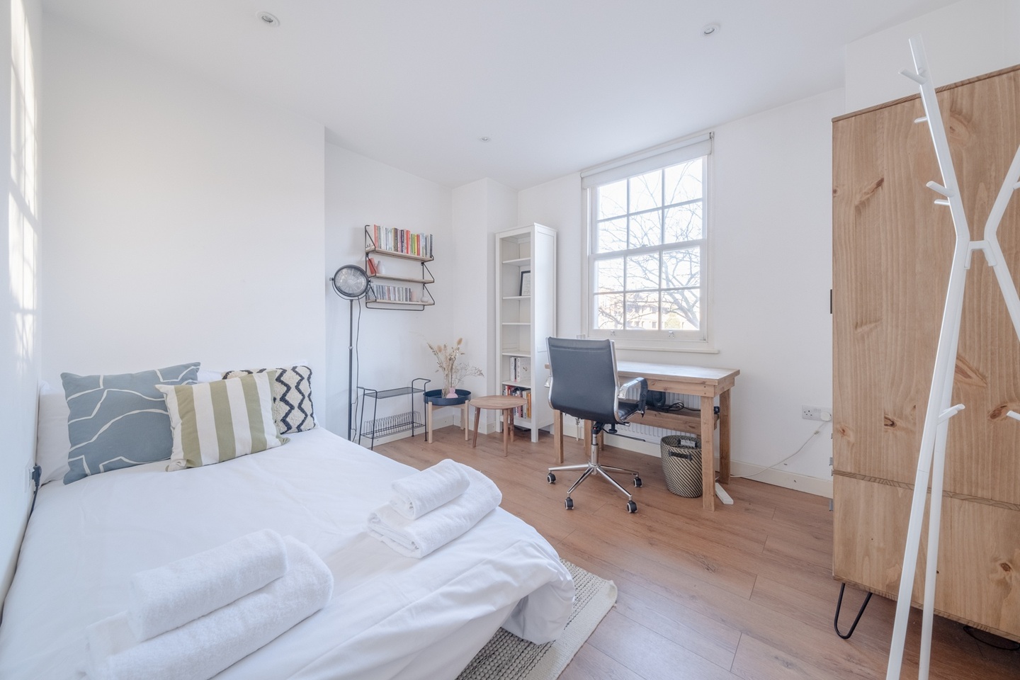 2 Bed Flat, Hertford Road, N1 photo 4