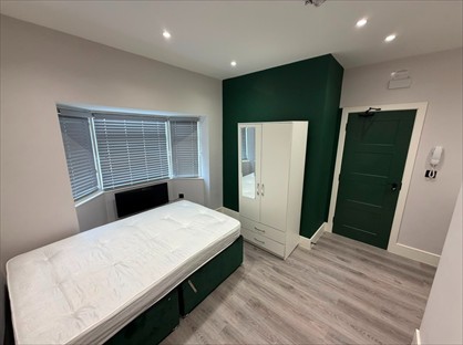 Studio Flat, Brookside Gardens, EN1