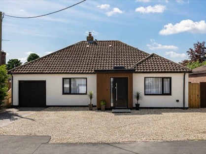 3 Bed Bungalow, Carisbrook Terrace, SN4