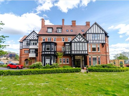 2 Bed Penthouse, Manor House, B31