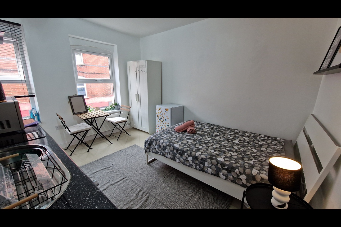Studio Flat, Hessel St, E1 photo 4