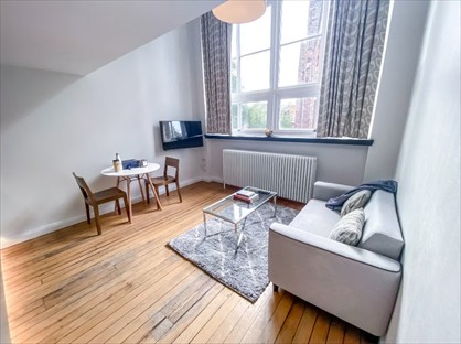 1 Bed Flat, Mcdonald Road, EH7