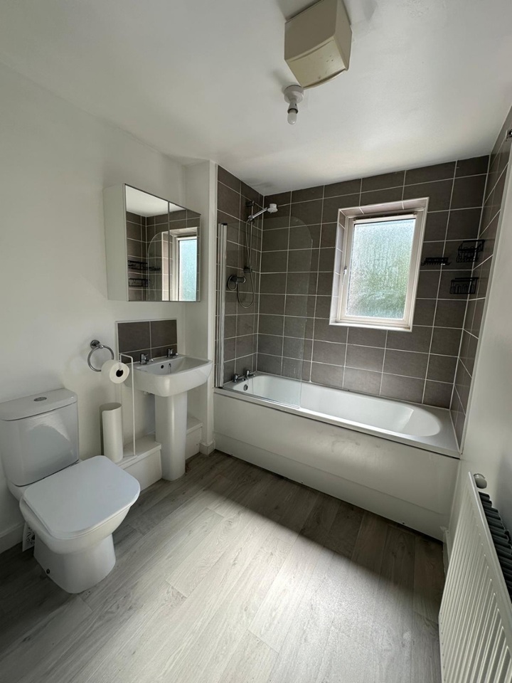 2 Bed Flat, Wicket Drive, B16 photo 3