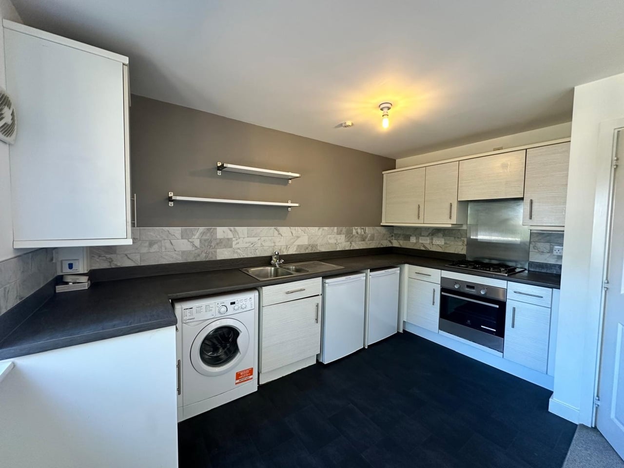 2 Bed Flat, Wicket Drive, B16 photo 2