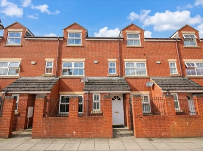 4 Bed Terraced House, Semilong Terrace, NN2