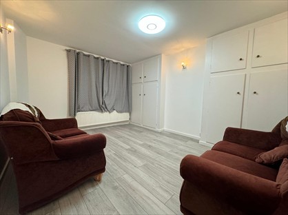 2 Bed Maisonette, Whittington Way, HA5