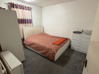 Room in a Shared House, Charlton Crescent, IG11