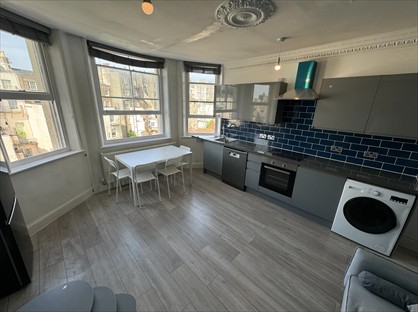 3 Bed Flat, Holland Road, BN3