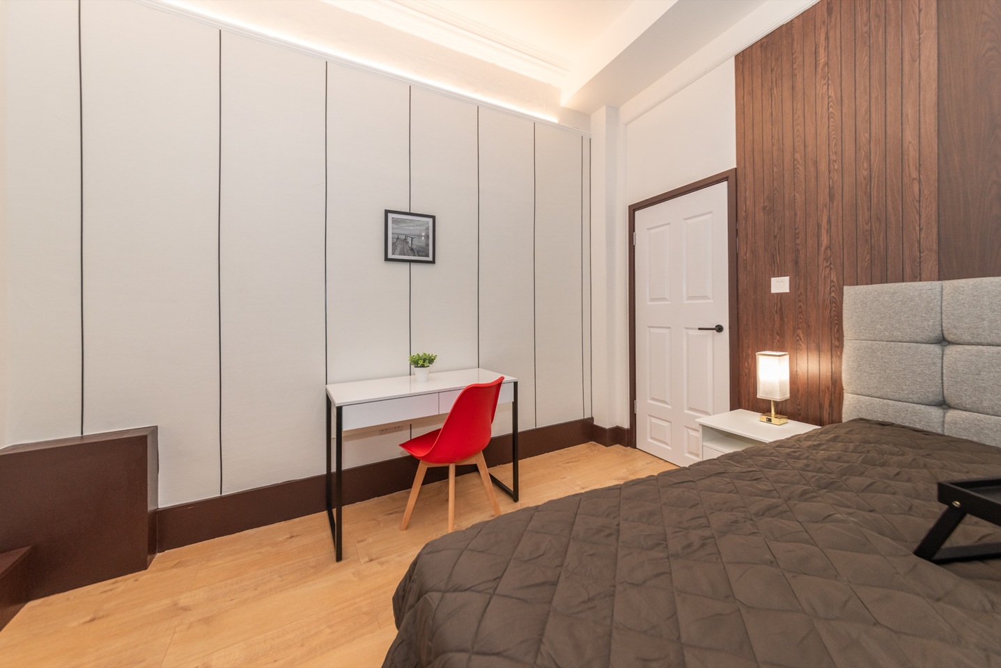 2 Bed Flat, Kensington High St, W8 photo 3