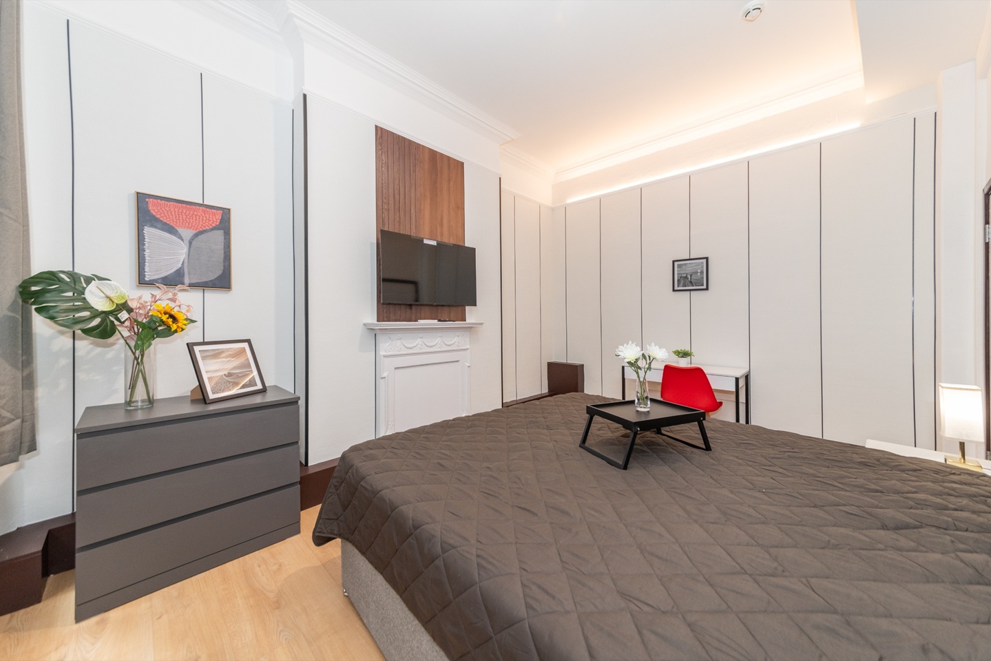 2 Bed Flat, Kensington High St, W8