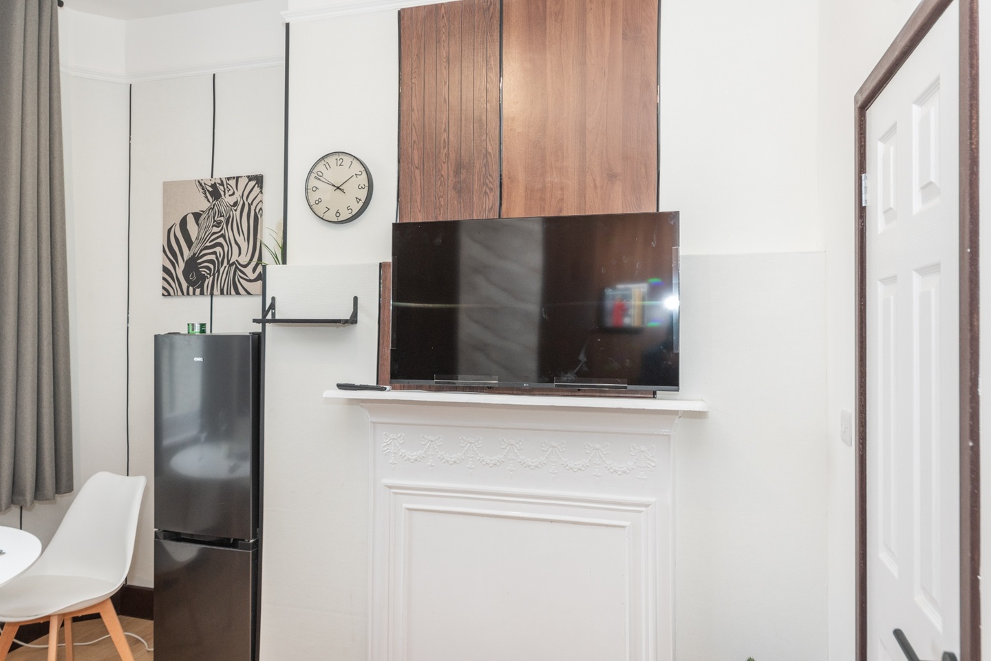 2 Bed Flat, Kensington High St, W8 photo 2