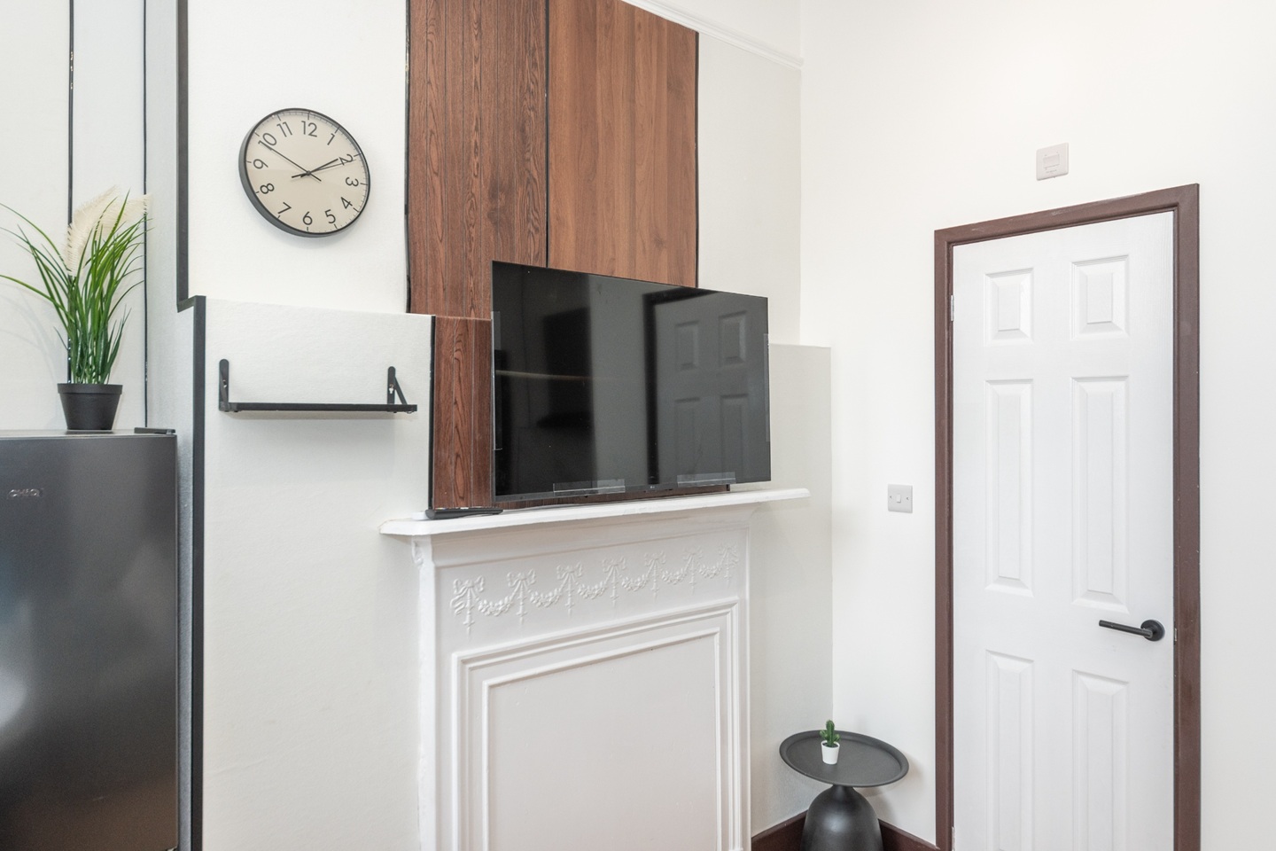 2 Bed Flat, Kensington High St, W8 photo 3