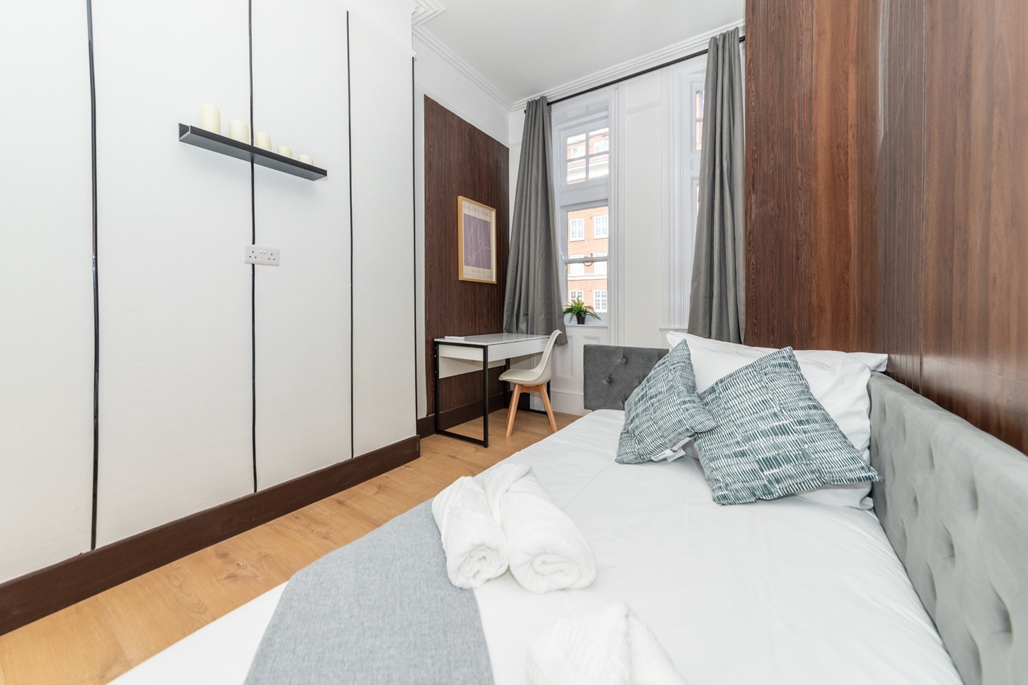 2 Bed Flat, Kensington High St, W8 photo 4