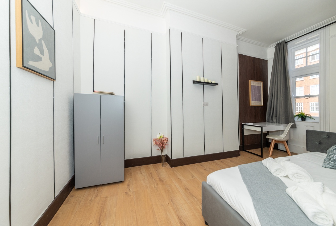 2 Bed Flat, Kensington High St, W8 photo 5