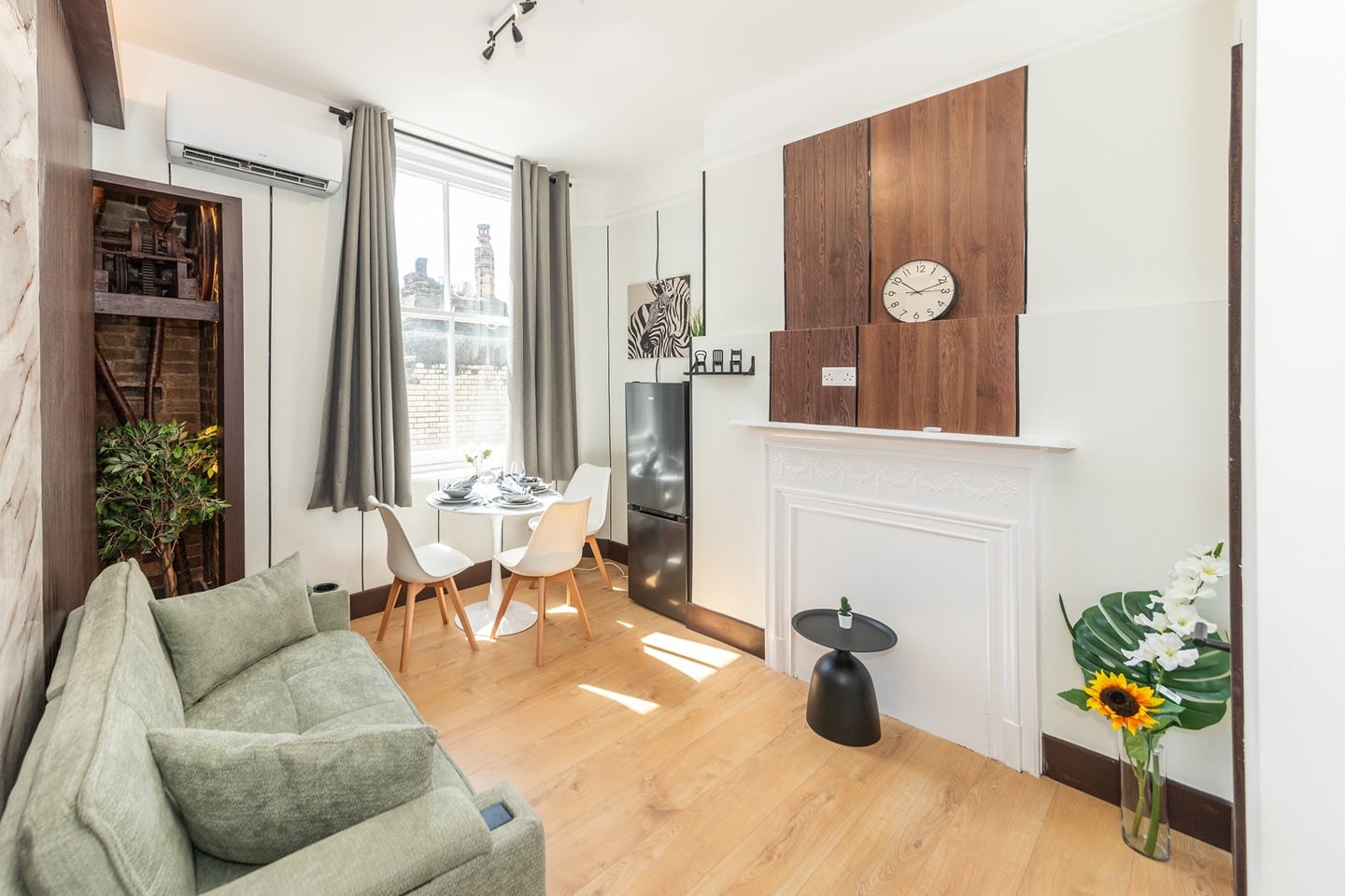 2 Bed Flat, Kensington High St, W8