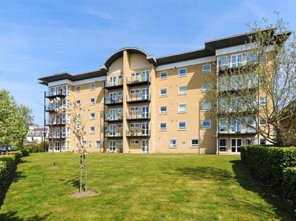 2 Bed Flat, Sparkes Close, BR2