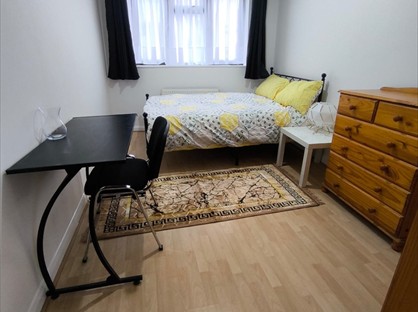 Room in a Shared Flat, London, E14
