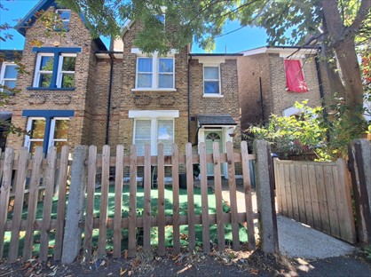2 Bed Flat, Dermody Gardens, SE13