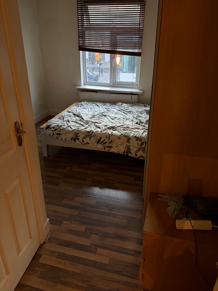 Room in a Shared House, Munro Mews, W10
