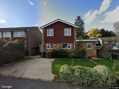 2 Bed Flat, Marshalls Close, KT19