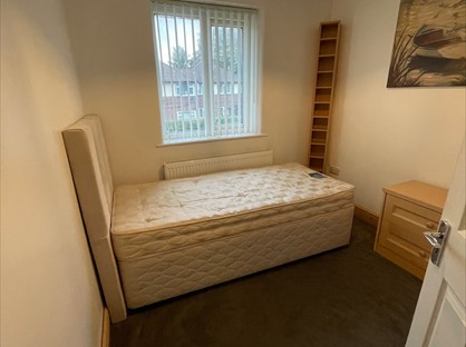 Room in a Shared House, Barkway Road, M32