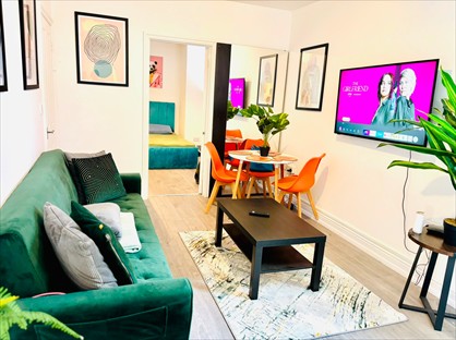 1 Bed Flat, Bank St, ME4