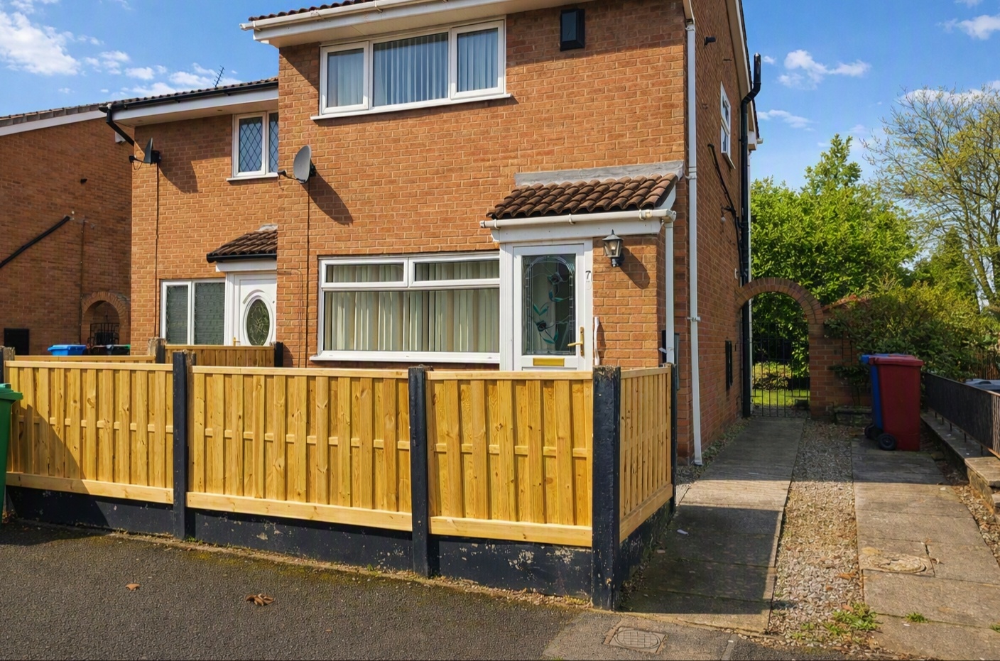2 Bed Semi-Detached House, Gardner St, M12