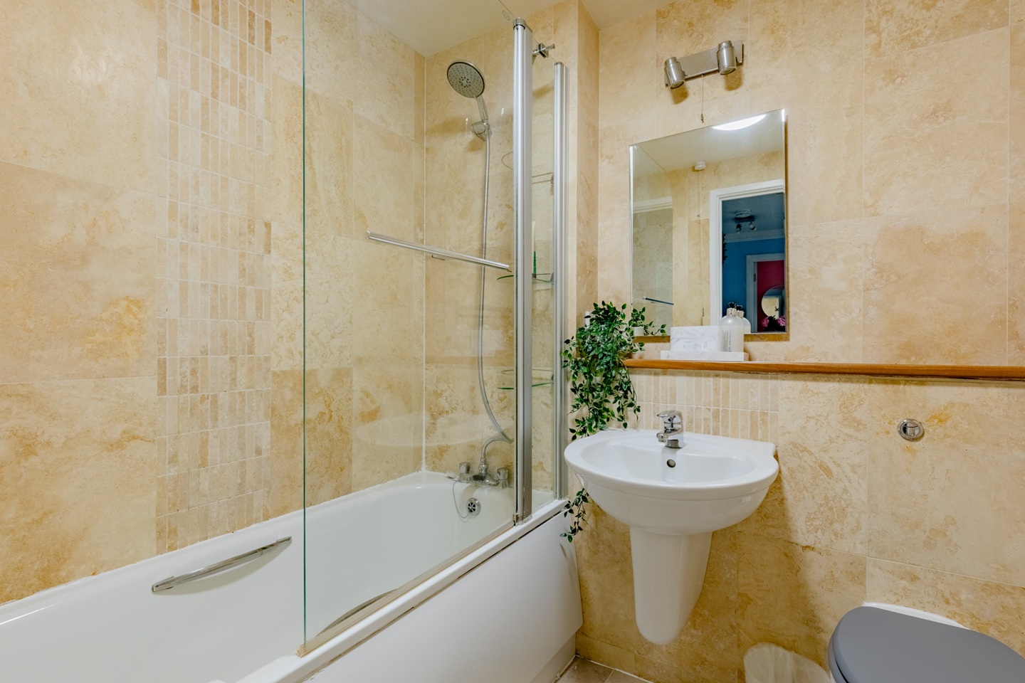 2 Bed Flat, Len Bishop Court, E1W photo 5