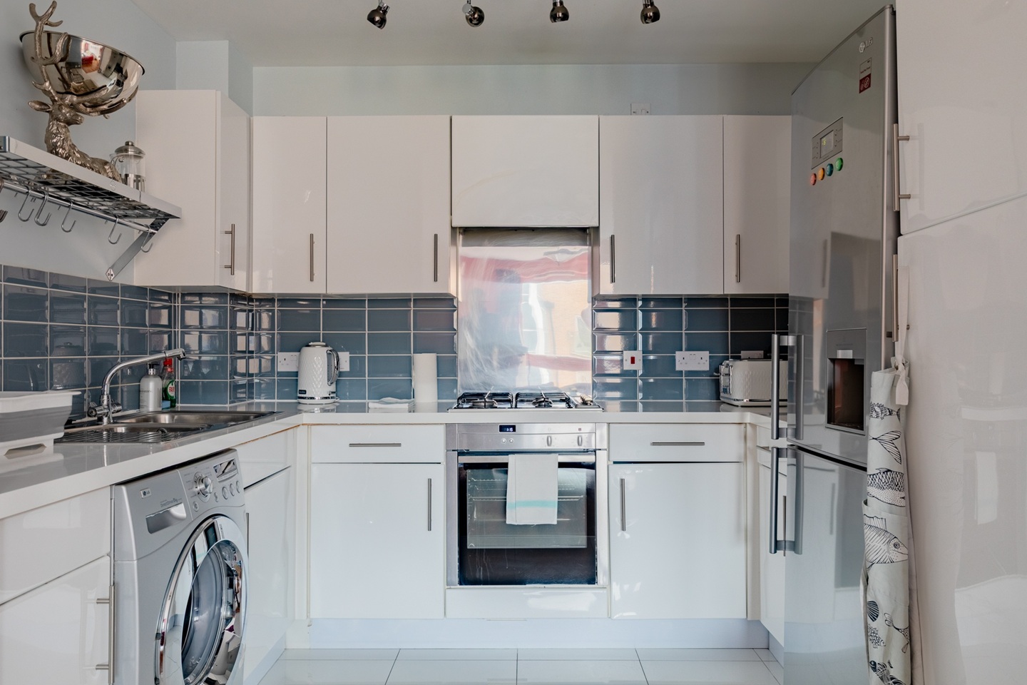 2 Bed Flat, Len Bishop Court, E1W photo 2