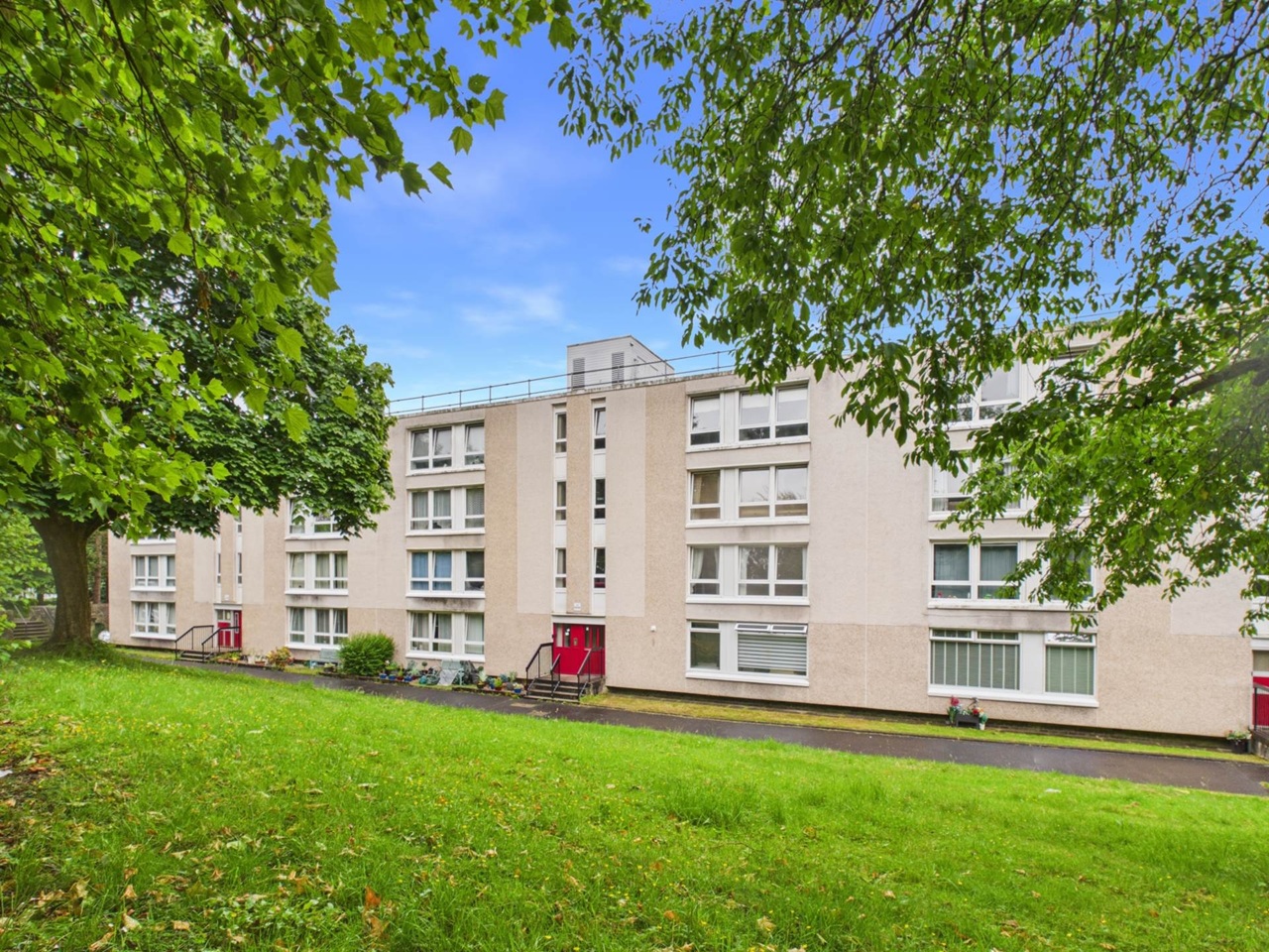 3 Bed Flat, Acre Road, G20 photo 2