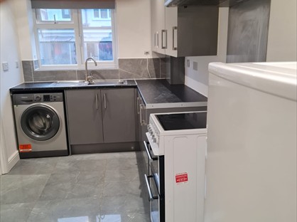Studio Flat, York Avenue, UB3