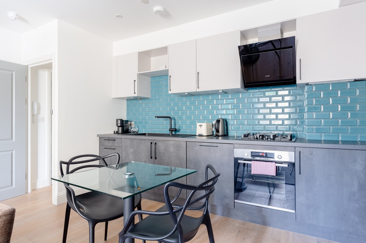 1 Bed Flat, Sutherland Avenue, W9 photo 2