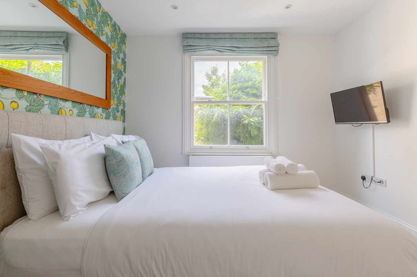 1 Bed Flat, Sutherland Avenue, W9 photo 3