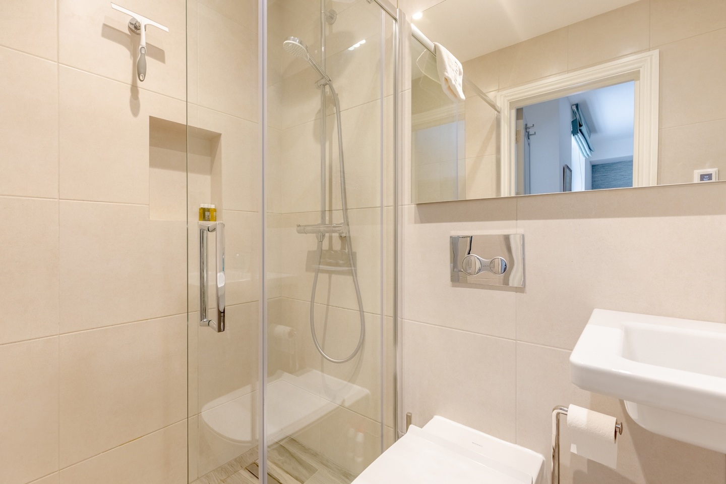 1 Bed Flat, Sutherland Avenue, W9 photo 4