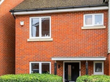 4 Bed Semi-Detached House, Redwood Drive, KT19
