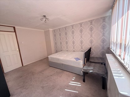 Room in a Shared House, Tawney Road, SE28