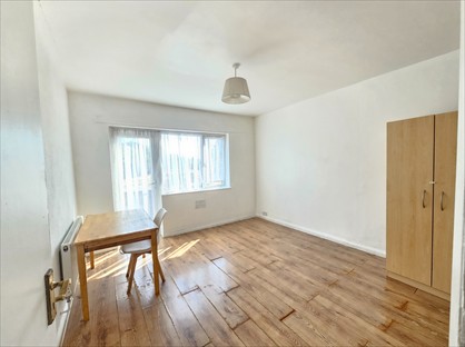 2 Bed Flat, Green Lane, IG3