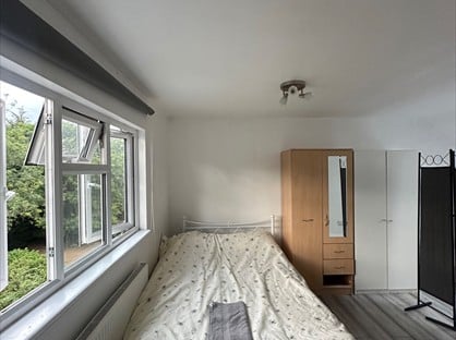 Room in a Shared House, Farm Road, HA8