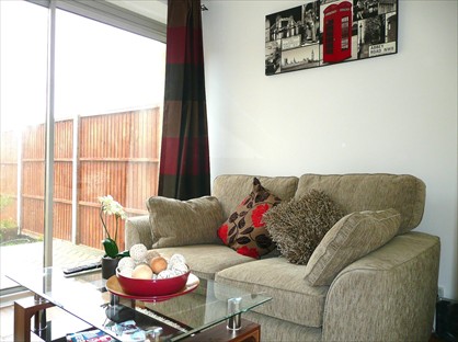4 Bed Terraced House, Douglas Rd, RG4