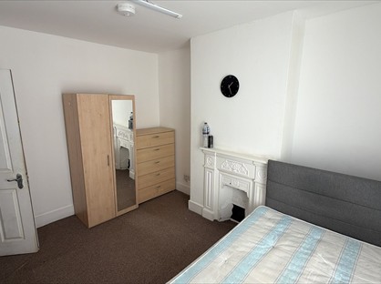 Studio Flat, Forest Road, EN8
