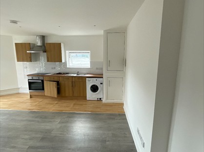 1 Bed Flat, Bank St, ME14