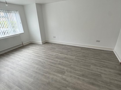 4 Bed Terraced House, Hunters Square, RM10