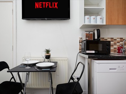 Studio Flat, Blackhouse Road, HD2