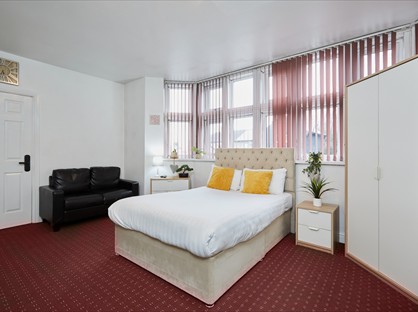 Studio Flat, Deighton Road, HD2