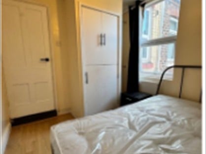 Room in a Shared House, Rossett Street, L6