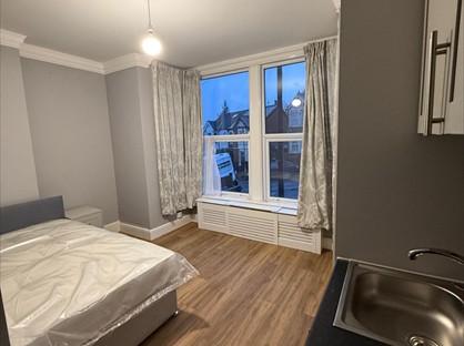 Studio Flat, Priory Road, HP13