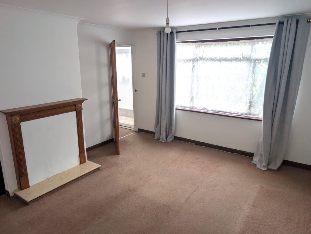 3 Bed Detached House, Neale Close, CB1 photo 3