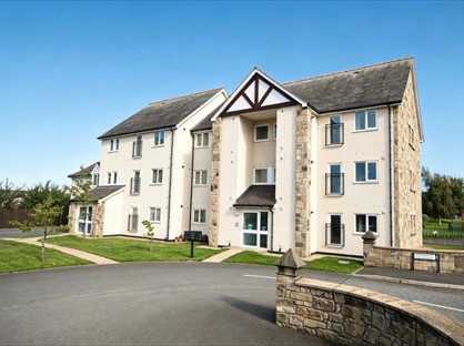 2 Bed Flat, Rehoboth Court, LL11