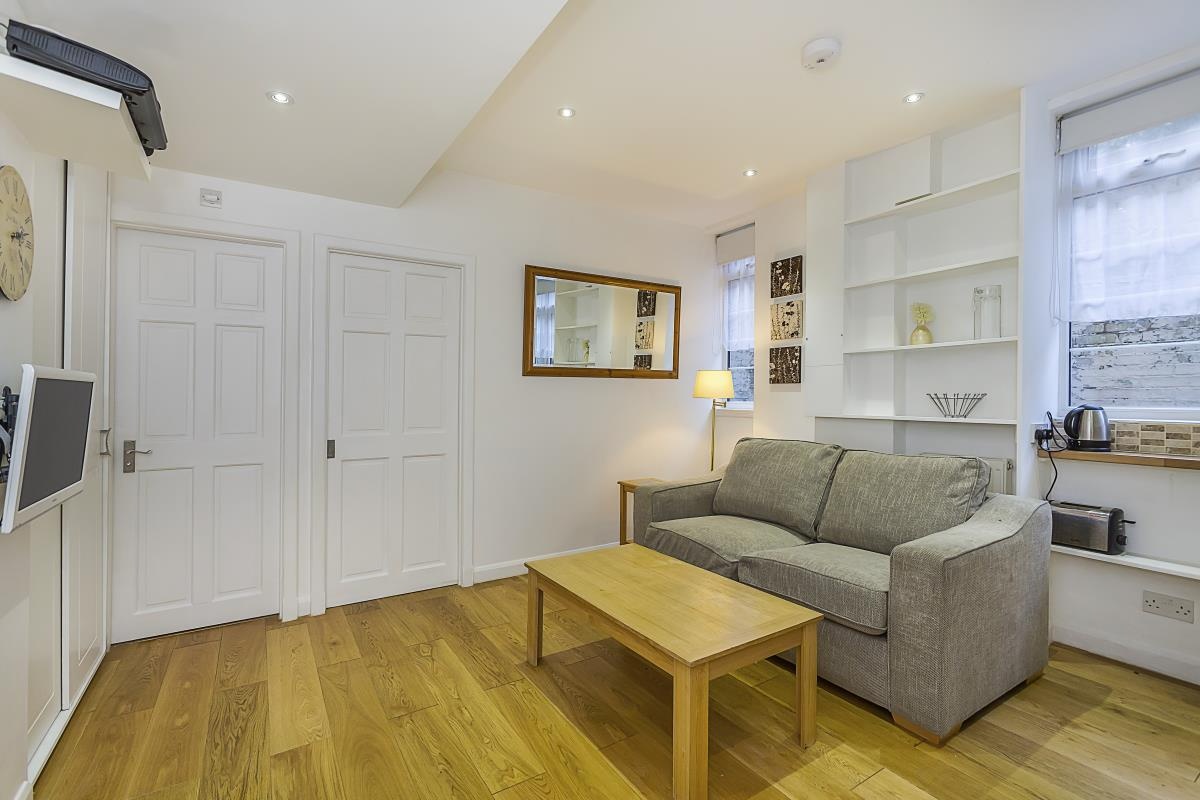 1 Bed Flat, Pembroke Road, W8 photo 4