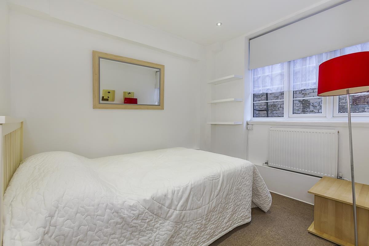 1 Bed Flat, Pembroke Road, W8 photo 5